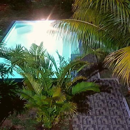 Aux Plaisirs De La Vie Chambre Chez L Habitant Flic-en-Flacq Dış mekan fotoğraf
