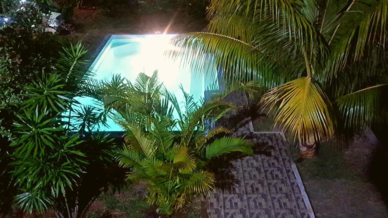 Aux Plaisirs De La Vie Chambre Chez L Habitant Flic-en-Flacq Dış mekan fotoğraf